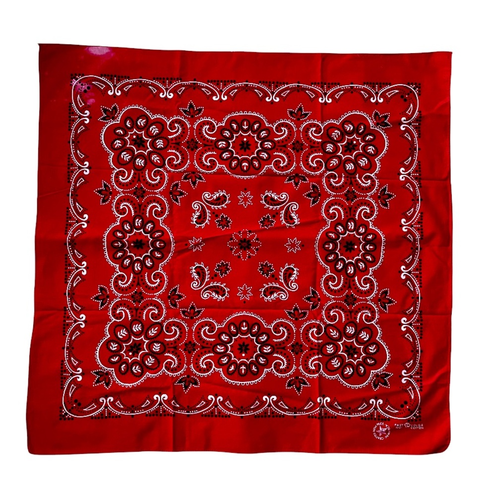 ✨SOLD✨VTG 100% cotton Bandana in Red.
handmade in America/USA